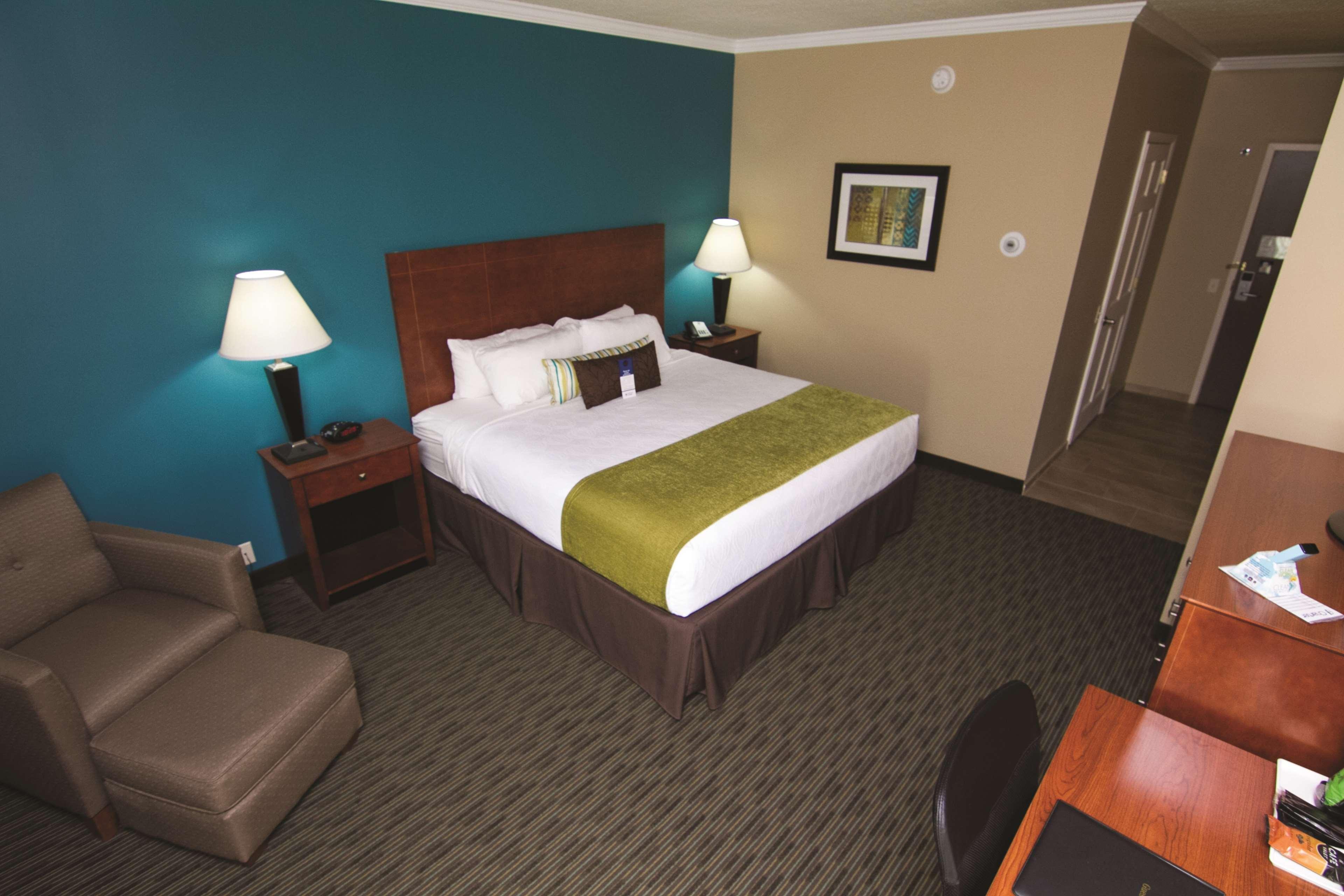 Best Western Plus Plattsburgh Buitenkant foto