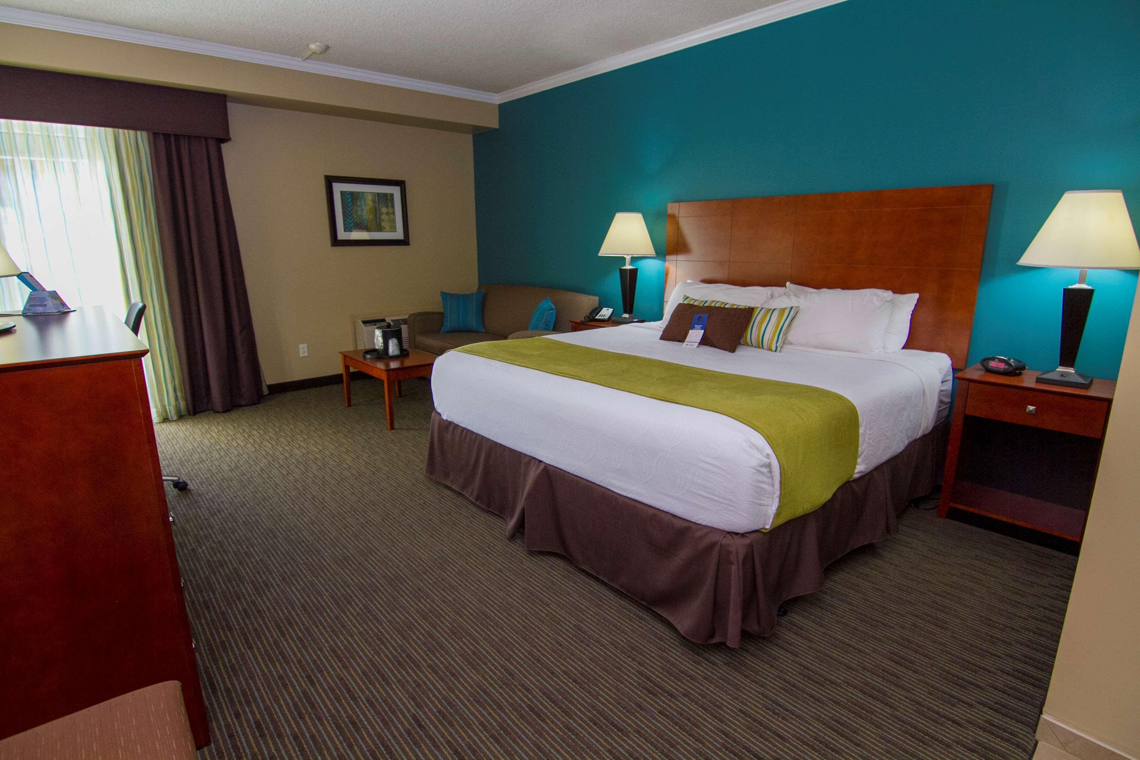 Best Western Plus Plattsburgh Buitenkant foto