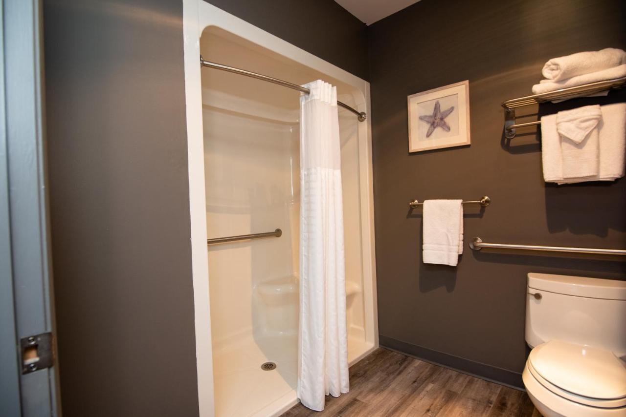Best Western Plus Plattsburgh Buitenkant foto