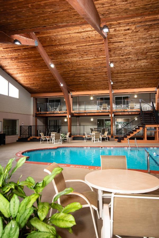 Best Western Plus Plattsburgh Buitenkant foto