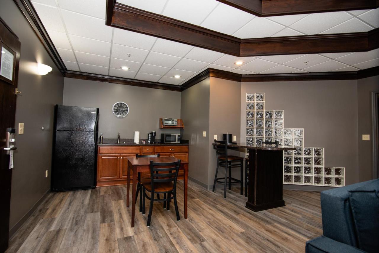 Best Western Plus Plattsburgh Buitenkant foto