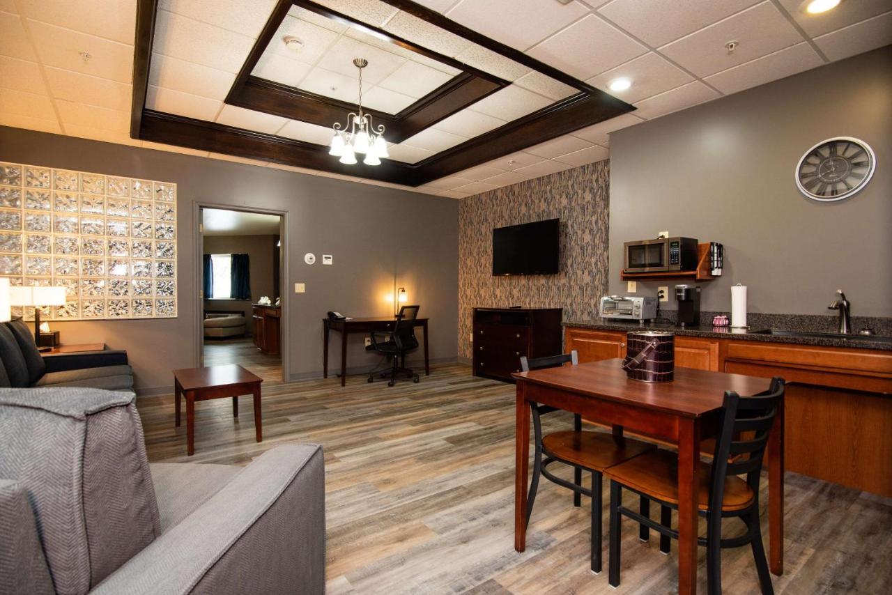Best Western Plus Plattsburgh Buitenkant foto