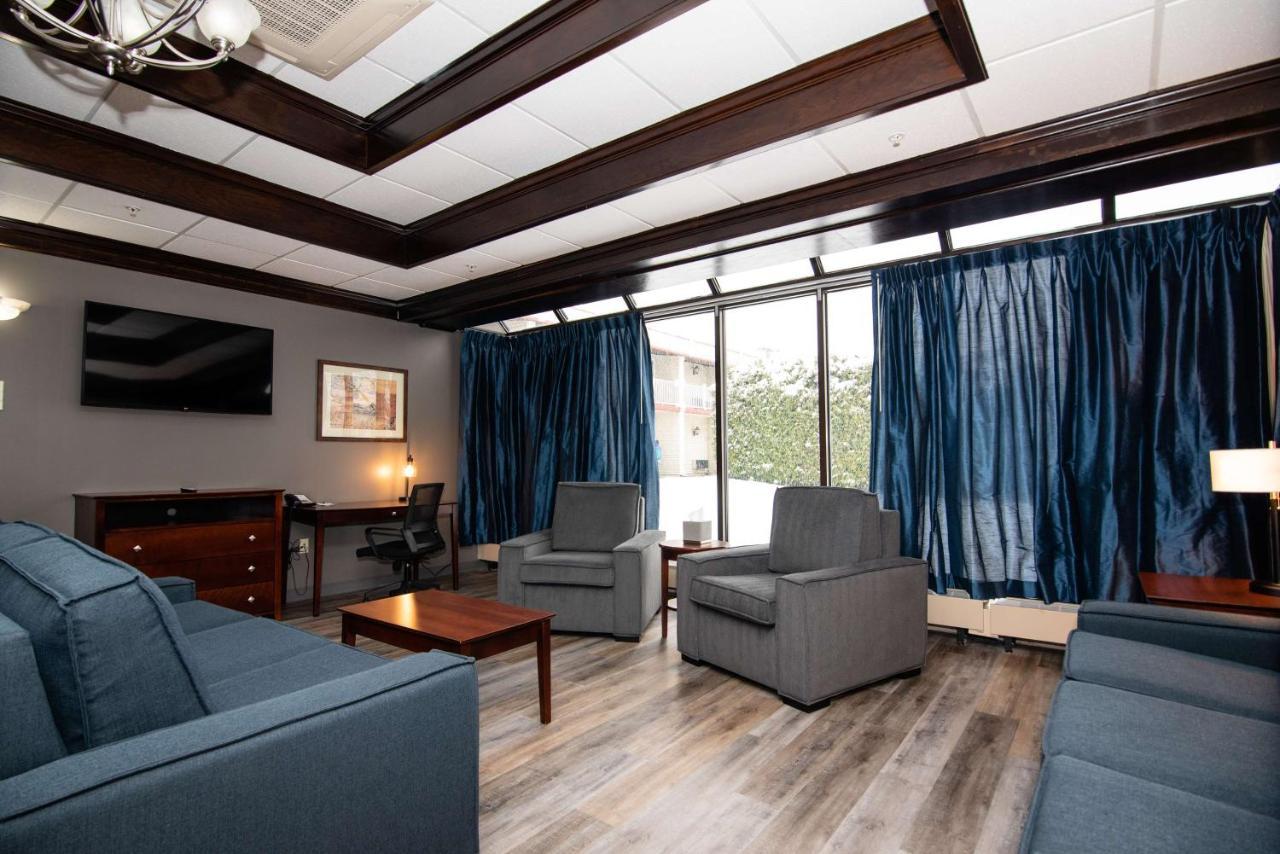 Best Western Plus Plattsburgh Buitenkant foto