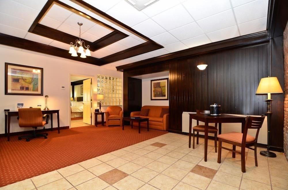 Best Western Plus Plattsburgh Buitenkant foto