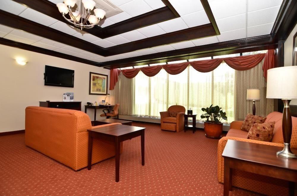 Best Western Plus Plattsburgh Buitenkant foto