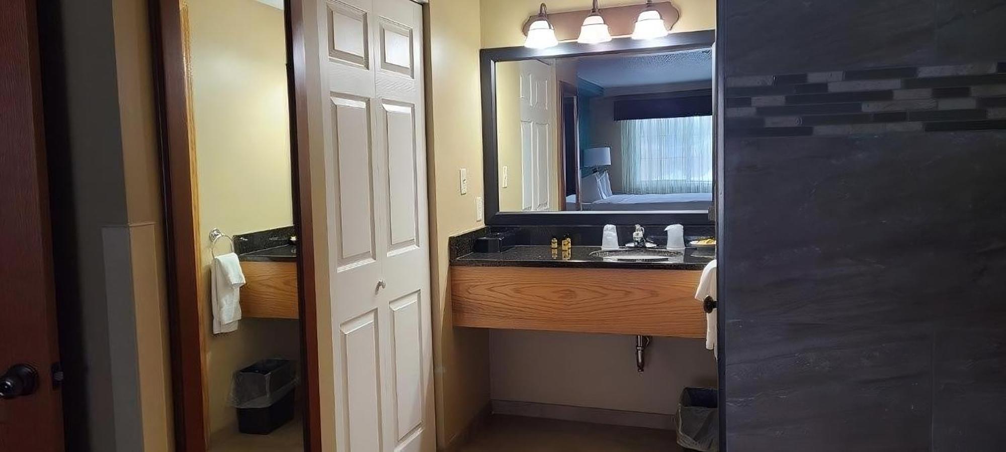 Best Western Plus Plattsburgh Buitenkant foto