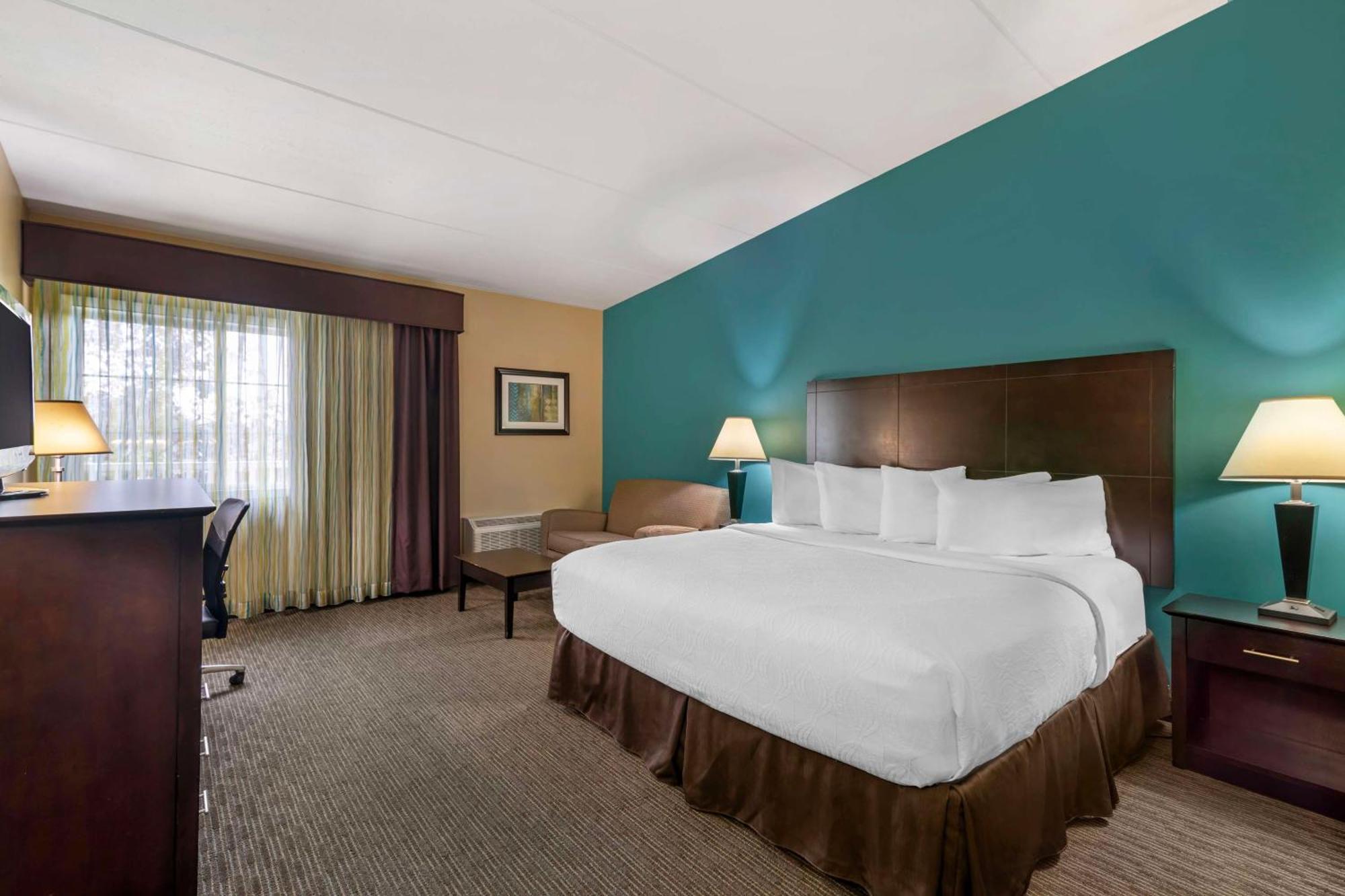 Best Western Plus Plattsburgh Buitenkant foto