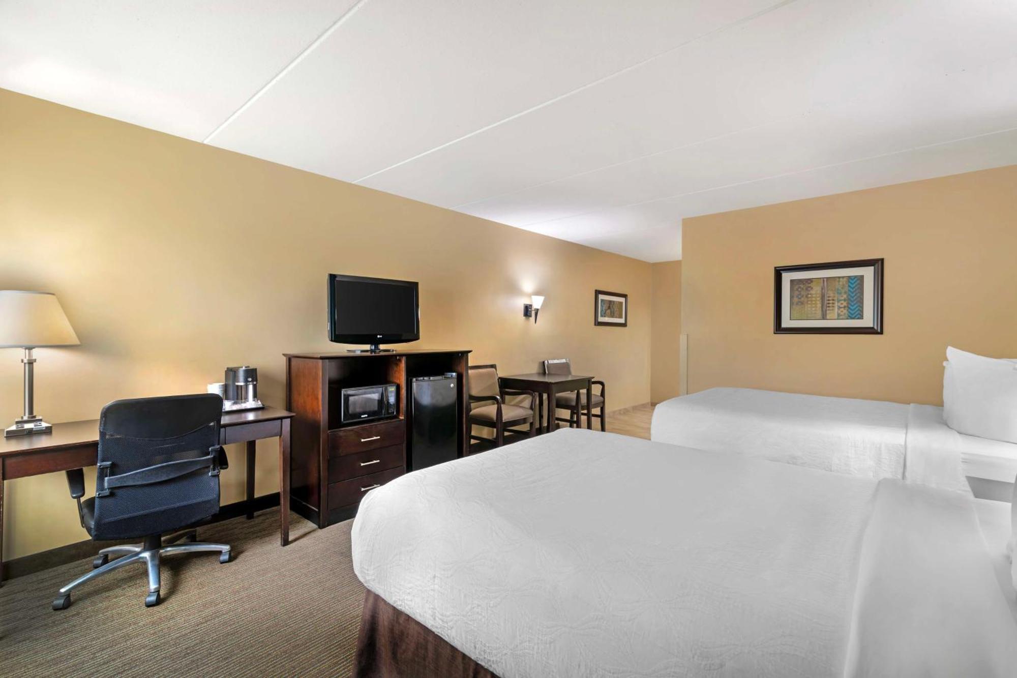 Best Western Plus Plattsburgh Buitenkant foto