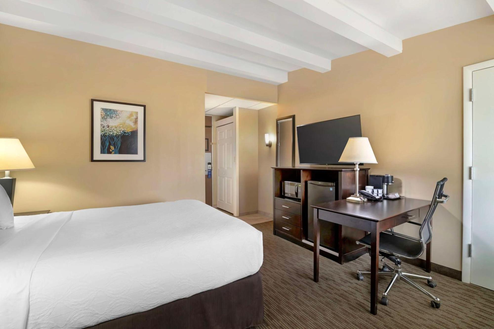 Best Western Plus Plattsburgh Buitenkant foto