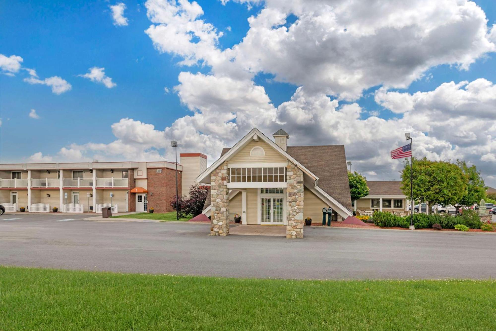 Best Western Plus Plattsburgh Buitenkant foto