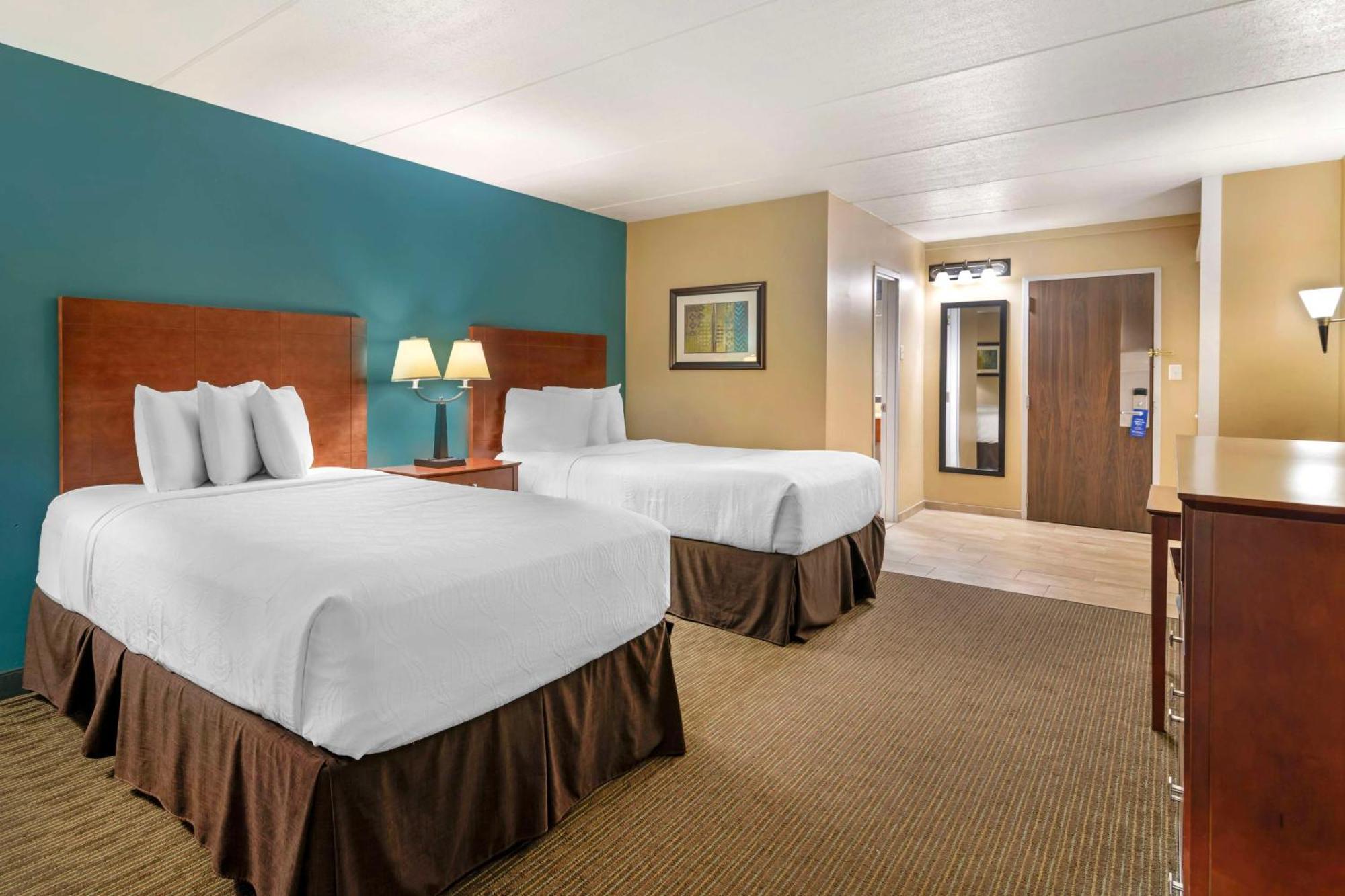 Best Western Plus Plattsburgh Buitenkant foto
