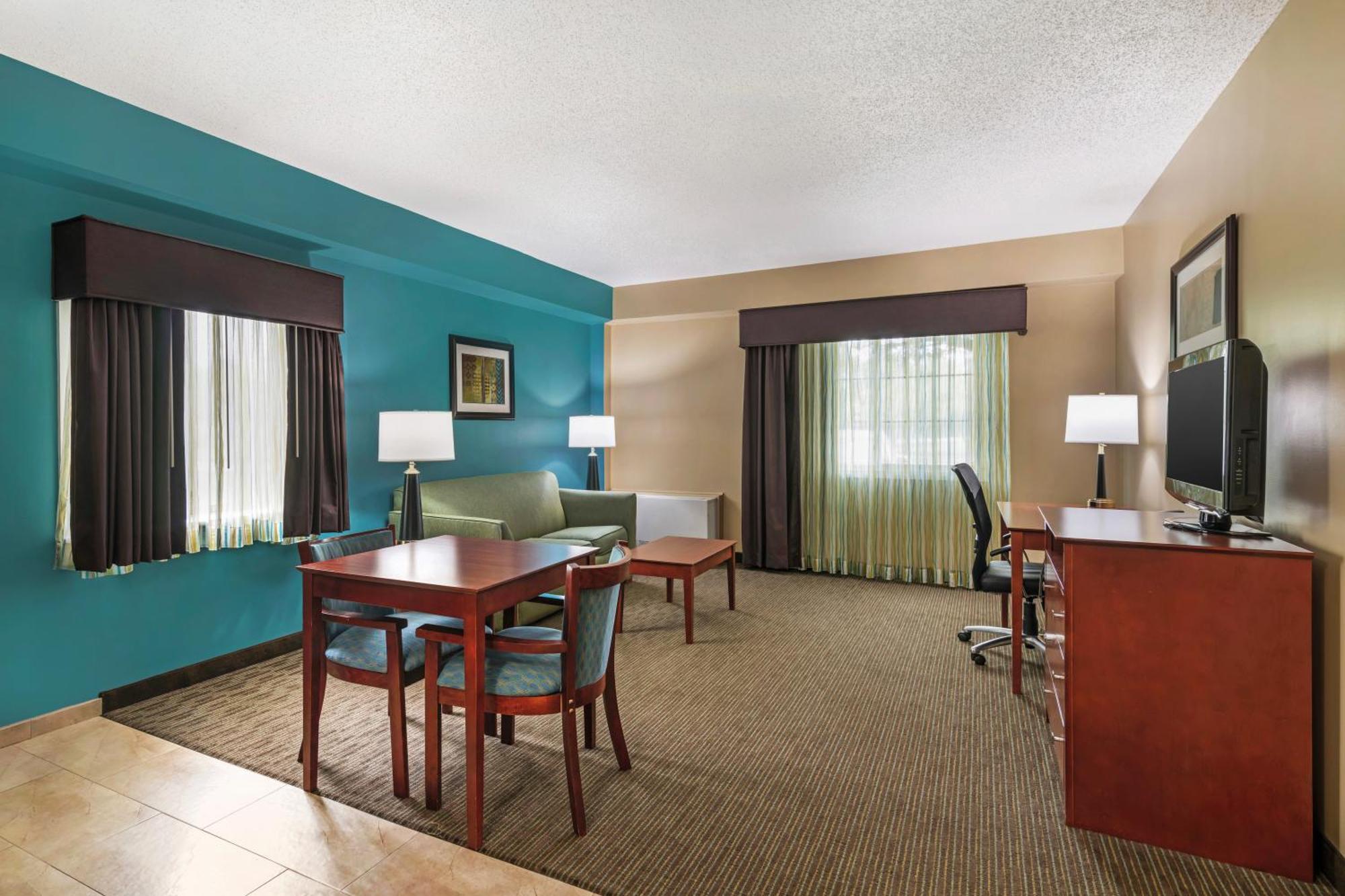 Best Western Plus Plattsburgh Buitenkant foto